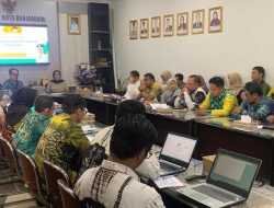 Hari Pertama Kerja Usai Dilantik, Pj Sekdako Banjarbaru Nurliani Dardie Langsung Pimpin Rakor