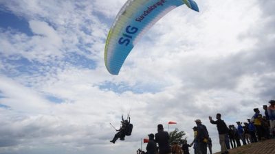Pemprov Gelar Kejuaraan Paralayang Internasional di Mandiangin