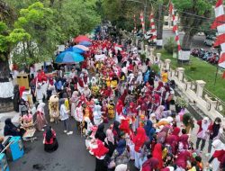 Semarak Kemerdekaan RI, Pemkab HST Gelar Karnaval Merah Putih