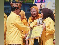 Wakili Wali Kota Aditya, Pj Sekda Nurliani Terima Satu Wasaka Awards 2024 untuk Banjarbaru
