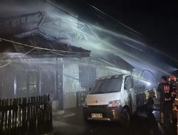 Sedang Pulas Tertidur, Warga Jalan Pramuka Banjarmasin Dikagetkan Kobaran Api