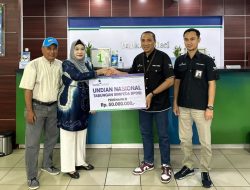 Nasabah Bank Kalsel Raih Hadiah Undian Nasional Tabungan Simpeda BPDSI Tahun 2024