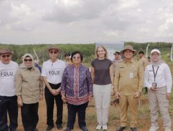 Menteri LHK Didampingi Sekdaprov & Dubes Norwegia Melakukan Penanaman Pohon Bersama di Kabupaten Banjar