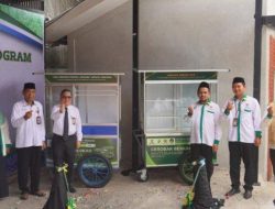 Kolaborasi UPZ Bank Kalsel dengan UPZ Bakti Bersama, Berikan Bantuan Gerobak Berkah