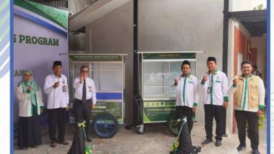 UPZ Bank Kalsel dengan UPZ Bakti Bersama, Berikan Bantuan Gerobak Berkah
