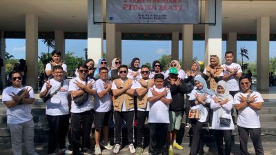 Hj Ananda Pimpin Langsung Aksi Bersih-Bersih Sampah Relawan Urban & Srikaya Rangers di Siring Menara Pandang Banjarmasin