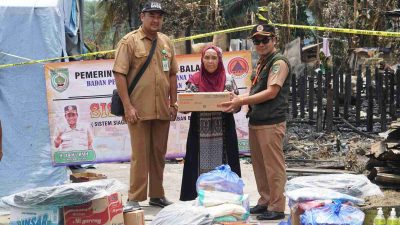 BPBD Kabupaten Balangan Serahkan Bantuan Logistik Bagi Korban Kebakaran Desa Buntu Karau