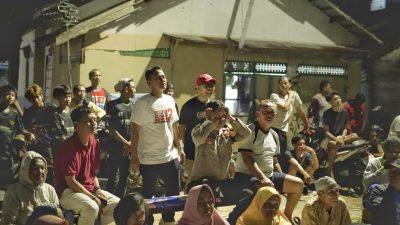H.Muhammad Yamin HR Berbaur dengan Warga Komplek PWI Nobar Timnas Indonesia Babak Kualifikasi Piala Dunia 2024