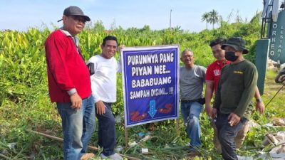 Calon Wali Kota Banjarmasin Arifin Noor Ikut Gotong Royong Bersih-Besih Bersama Warga Alalak