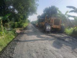 Pemkab Batola Perbaiki Jalan Anjir Talaran Kilometer 10 Balukung dari Dana Bagi Hasil Sawit
