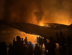 Gudang Golden10 Houseware di Banjarmasin Terbakar Hebat, 4 Orang Tertimpa Bangunan