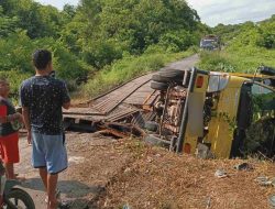 Kelebihan Muatan, Jembatan di Desa Badirih Ambruk Saat Dilintasi Truk Pengangkut Batu Split