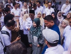 Pecah Tangis Haru Antar Kepergian Paman Birin Mundur dari Gubernur