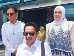Hadiri Undangan Penganugerahan, Ketua YLK Intan Kalimantan Terpaksa Berdiri Sepanjang Acara