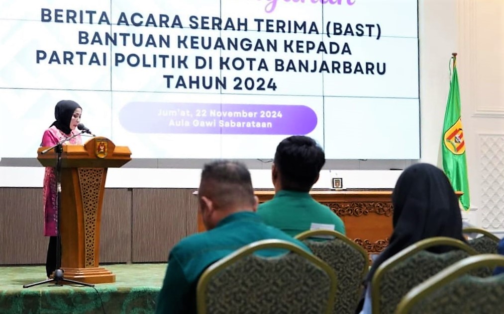 Serahkan Hibah, Pjs Wali Kota Banjarbaru Ingatkan Kualitas Partai