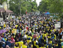 Ribuan Warga HST Antusias Ikuti Jalan Santai Bersama Acil Odah-Rozanie