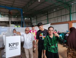 Mencoblos di TPS 11, Samosir: Semoga Siapa pun yang Terpilih Bisa Membawa Kebaikan