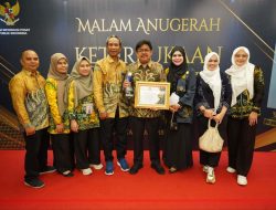 Gubernur Kalsel H. Muhidin Terima Penghargaan Keterbukaan Informasi Publik Tahun 2024 dari Komisi Informasi Pusat dan Komdigi RI
