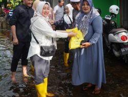 Dewi Damayanti Said Bantu Warga Terdampak Air Pasang