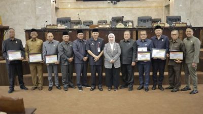 Tujuh Anggota DPRD Kalsel Terima BK Award