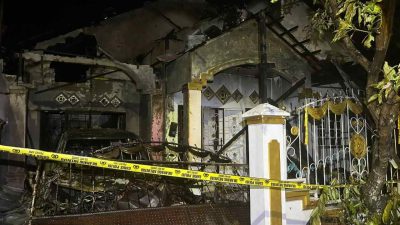Ada Suara Ledakan, Sebuah Rumah dan Mobil Hangus Terbakar di Kompek AMD Permai Banjarmasin