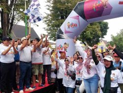 Meriahkan HPN 2025, Ribuan Masyarakat Ikuti Jalan Santai dan Senam Pagi di Taman Siring 0 Km Banjarmasin