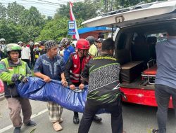 Kecelakaan Lalu Lintas, Brimob Polda Kaltim Turun Tangan