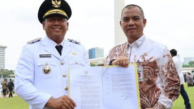 Usai Dilantik, Bupati Batola Langsung Tandatangani SK Terkait Pupuk