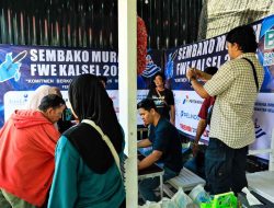 Ramai Diserbu Warga, FWE Kalsel Gelar Sembako Murah di Sungai Andai
