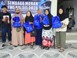 Bersama Bank Kalsel, FWE Kalsel Tebar Sembako Gratis dan Murah di Momen Ramadan