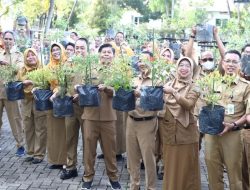 DPPP Pontianak Bagikan 1.600 Bibit Cabai untuk Antisipasi Inflasi Pangan