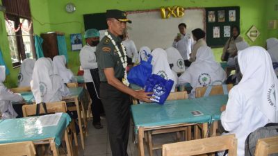 Ratusan Siswa MTsN 2 HST Terima Paket MBG Bulan Ramadan dari Badan Gizi Nasional
