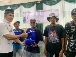 Kejari HST Bagikan 150 Paket Ramadan untuk Pengayuh Becak
