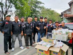 Momen Ramadan, Perkumpulan Dua Walas Patis Pitu Uria dan Batamad Berbagi Paket Makanan