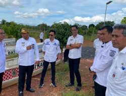 Tinjau Sejumlah Titik Jalan Rusak, Bupati Batola Komitmen Perbaiki Infrastruktur
