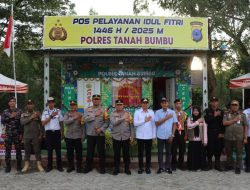 Bupati Bang Arul Bersama Kapolres Tanbu dampingi Kapolda Kalsel Tinjau Pos Terpadu Operasi Ketupat Intan 2025