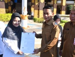 Apel Perdana Usai Lebaran, Wali Kota Banjarmasin Serahkan 397 SK CPNS dan PPPK