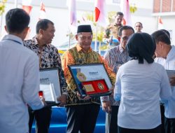 Bupati HST Samsul Rizal Terima Penghargaan dari Kepala BINDA Kalsel