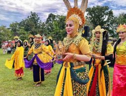 Hari Tari Sedunia, Mama Deden Kejutkan Warga HST dengan Penampilan Tari Murakata Menyala