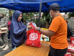 Sembako Murah Cuma Rp85 Ribu, Warga Rela Antre Dari Pagi