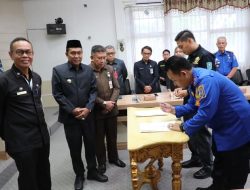Penguatan Kapasitas dan Apresiasi Relawan, Bupati HSS Serahkan Hibah Rp1,9 Miliar kepada Kerukunan BPK