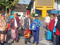 Peringati Hardiknas 2025, Pemko Banjarmasin Bagikan Ribuan Seragam dan Perlengkapan Sekolah Gratis