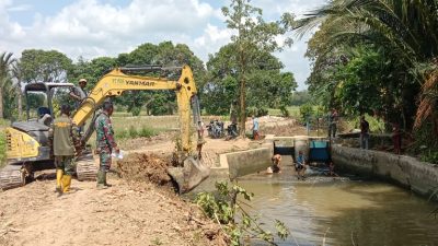 Percepat Pengerjaan Jalan TMMD, Kodim 1002 HST Kerahkan Excavator