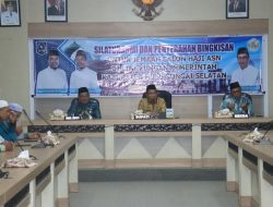 Bupati HSS Silaturrahmi dan Serahkan Bingkisan untuk Calon Jamaah Haji PNS Tahun 2025