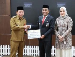 Bupati HSS Terima Dana Hibah untuk Lembaga Keagamaan dan Pendidikan