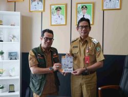 BPBD Balangan Serahkan Buku Berlian sebagai Panduan Strategis Penanggulangan Bencana