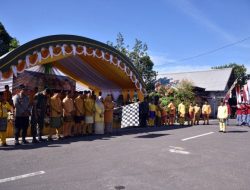 Bupati Kobar Lepas Pawai Budaya Peringatan HUT ke-422 Kutaringin