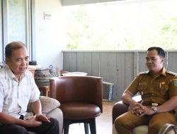 Ahmad Rifa’i Anjangsana ke Bupati Pulang Pisau Periode 2003-2008 & 2008- 2013 H. Achmad Amur