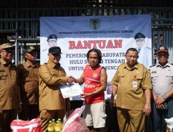 Bupati HST Serahkan Bantuan Korban Kebakaran di Desa Sumanggi