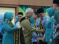 Bupati Tanbu Andi Rudi Latif Beserta Istri Andi Irmayani Rudi Latif Dikukuhkan Sebagai Ayah dan Bunda GenRe 2025